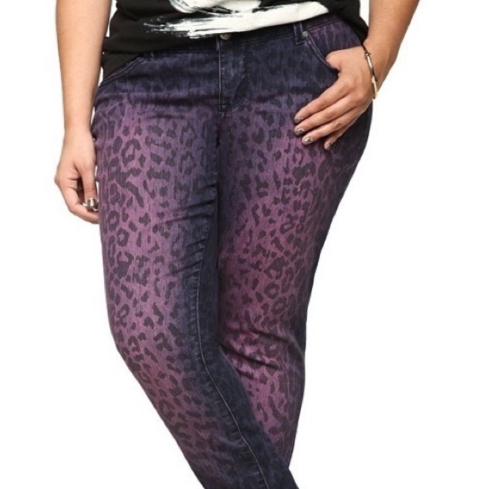 Rare Vintage Torrid Denim! - Purple & Pink Leopard Print Jeans - EUC - Size 24W - Picture 1 of 5
